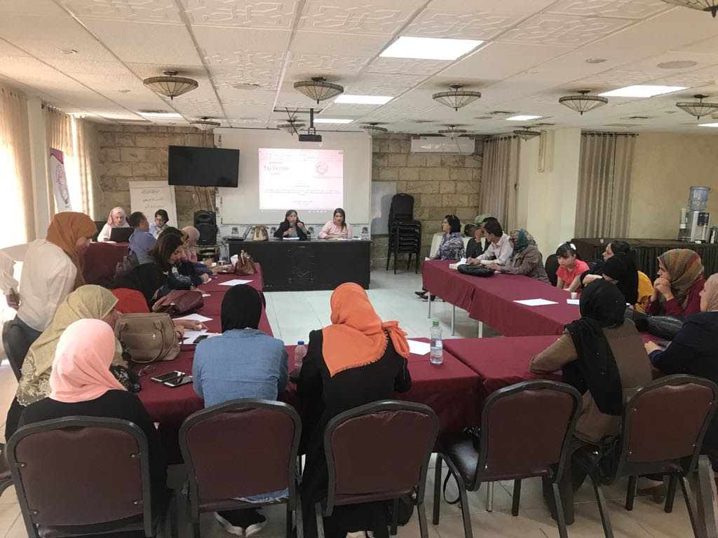 المرأة العاملة بنابلس تعقد جلستين استماع ما بين نساء معنفات وناجيات من العنف
